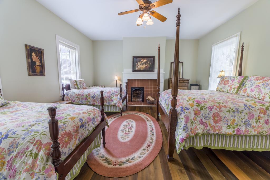 Bourbon Manor Bed & Breakfast Inn Bardstown Ruang foto